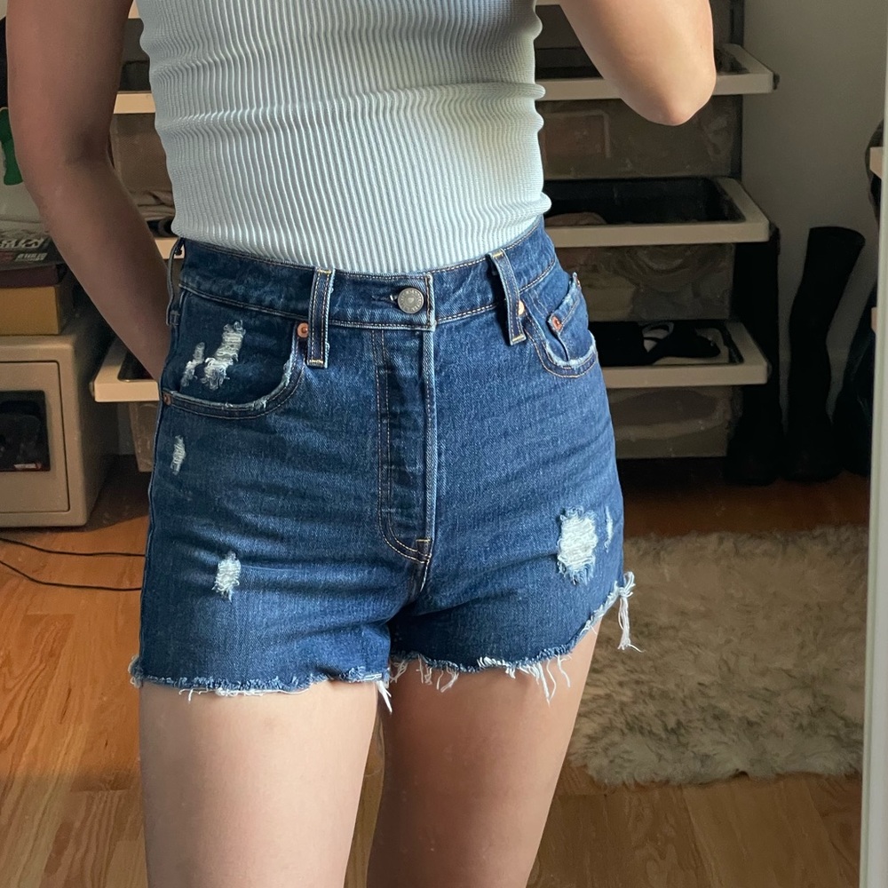Levi’s premium ribcage dark navy shorts